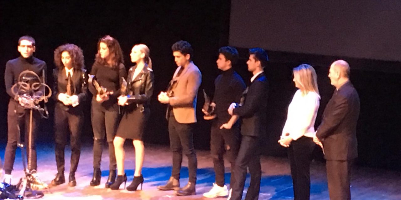 Momento especial de la entrega del premio “Orden de Toledo” en el Festival Cibra por parte del D. José Ramón Ibáñez, Alcalde Calanda