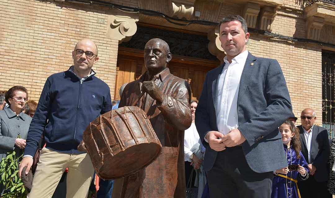 Inauguración de la estatua de Luis Buñuel en Calanda